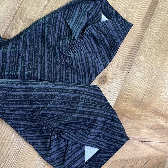 Calvin Klein Yoga Leggings.  Size XS - Picture 3 of 11